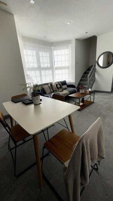 Luxury 2 Bed Duplex Apartment By Yo Room! - Leicester City- Free Parking Екстериор снимка